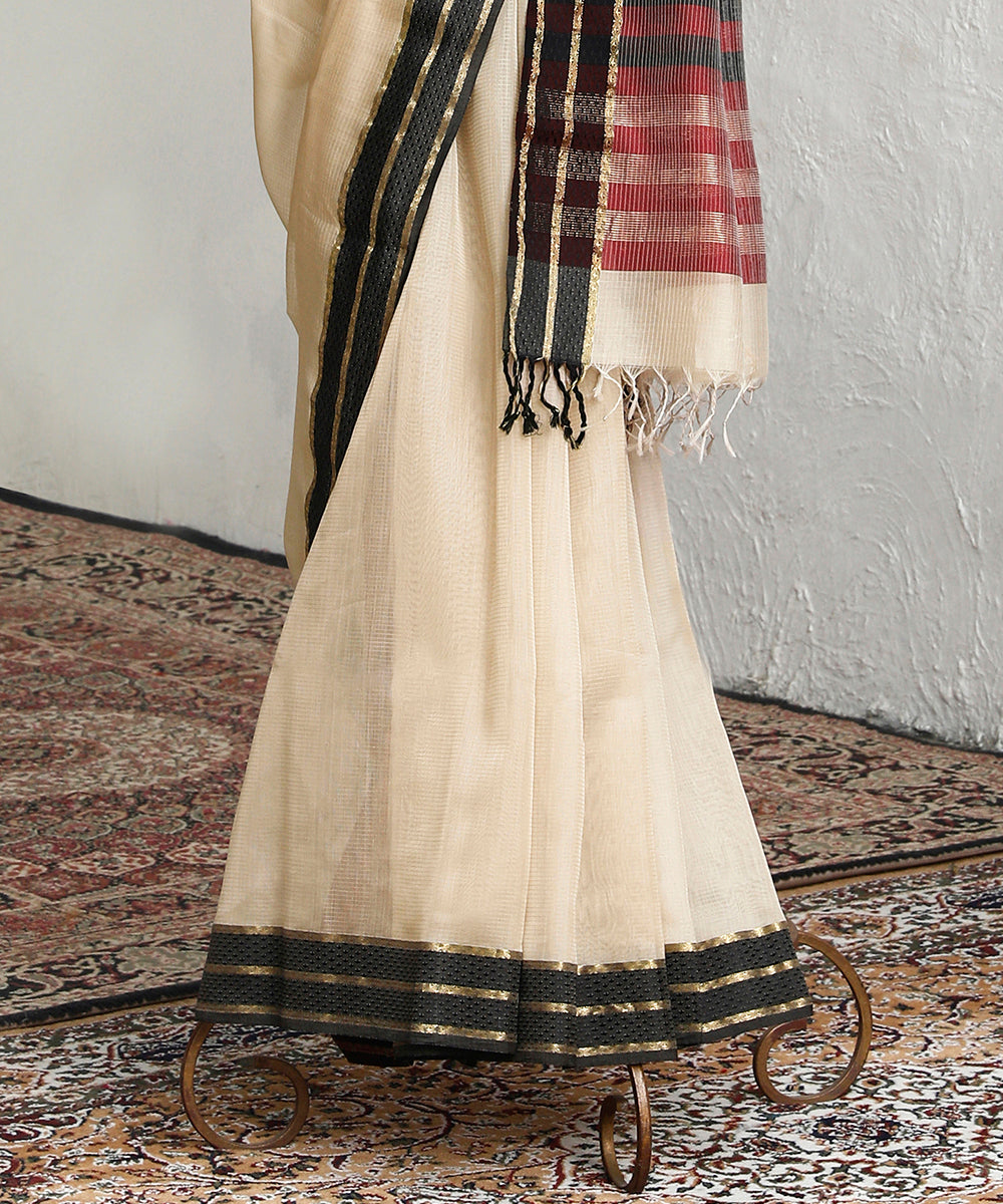 Beige_And_Maroon_Handloom_Pure_Cotton_Silk_Maheshwari_Saree_With_Stripes_And_Black_Resham_Border_WeaverStory_03