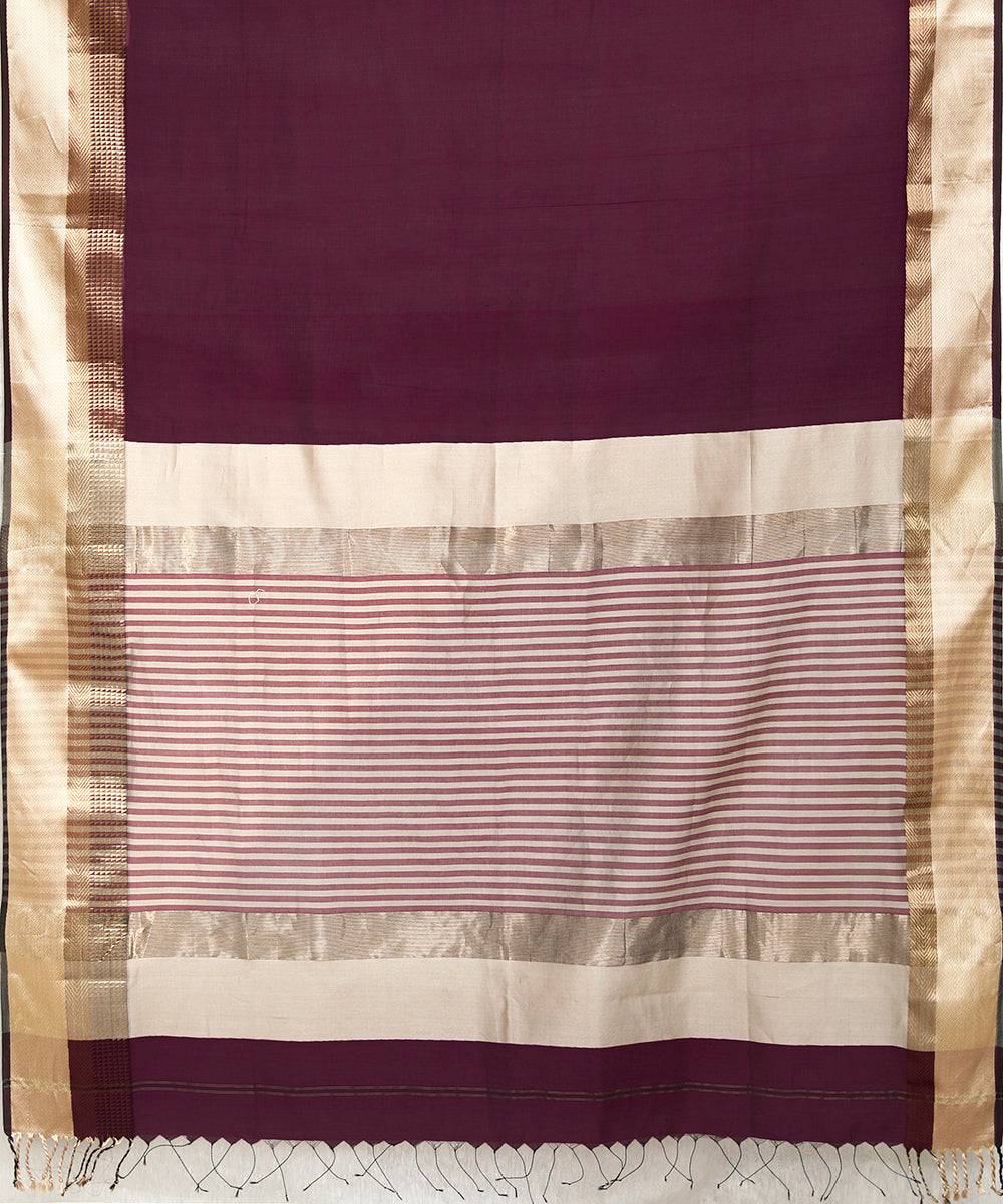 Handloom_Wine_And_Black_Pure_Cotton_Silk_Maheshwari_Saree_With_Grey_Palla_And_Zari_Border_WeaverStory_04