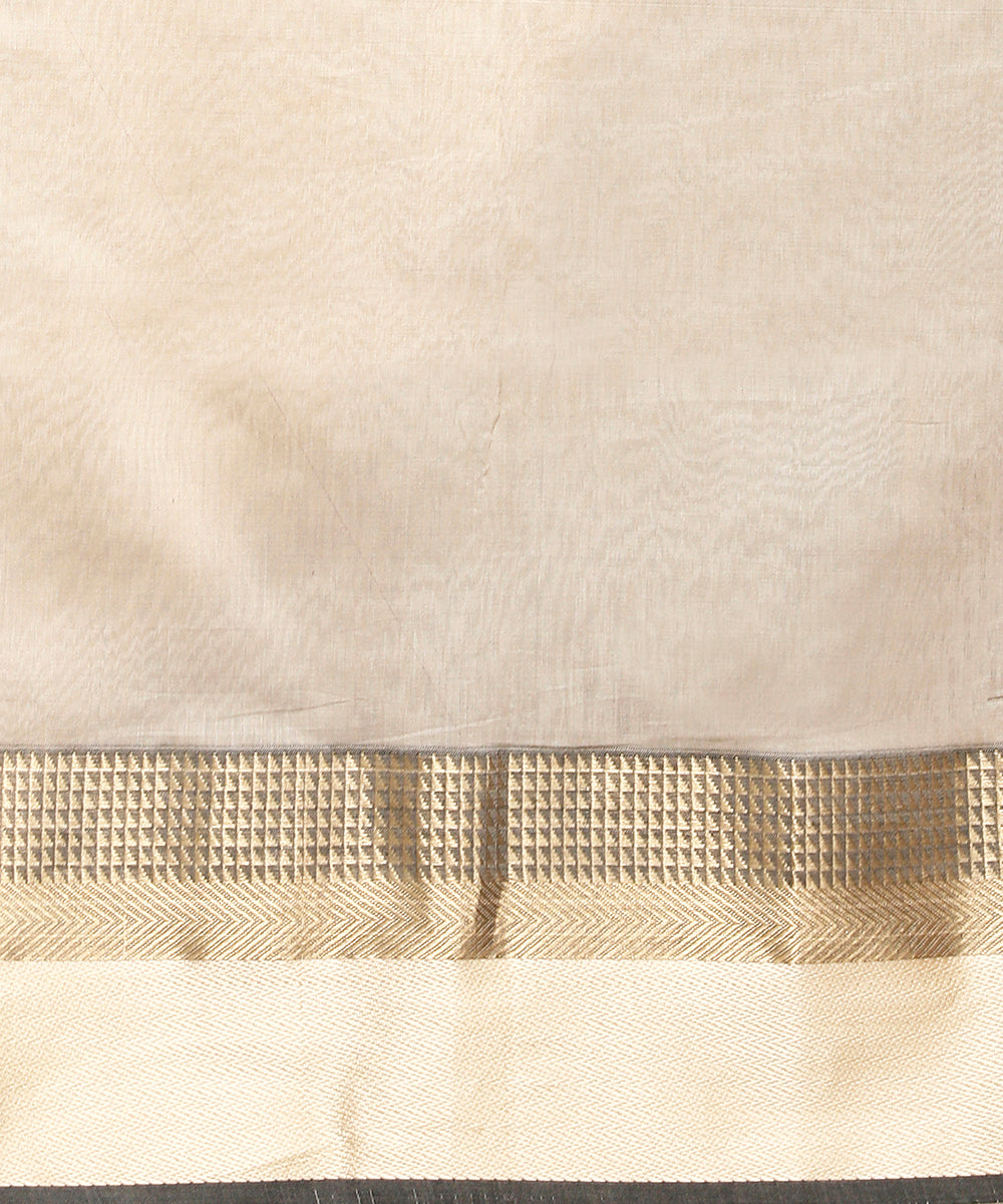 Handloom_Wine_And_Black_Pure_Cotton_Silk_Maheshwari_Saree_With_Grey_Palla_And_Zari_Border_WeaverStory_05