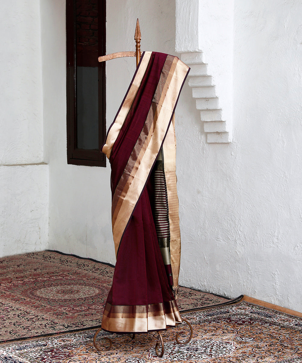 Handloom_Wine_And_Black_Pure_Cotton_Silk_Maheshwari_Saree_With_Grey_Palla_And_Zari_Resham_Border_WeaverStory_01