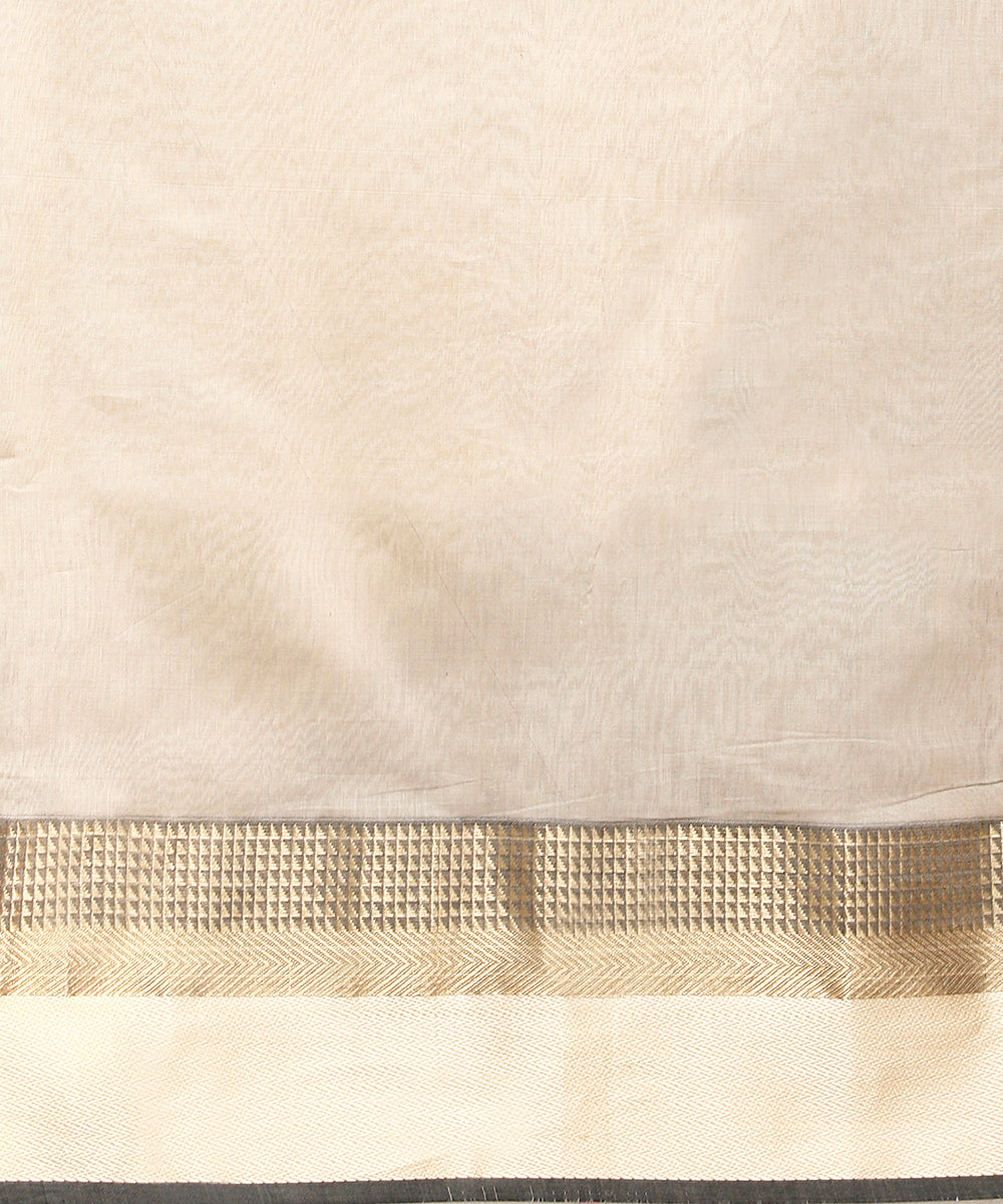 Handloom_Wine_And_Black_Pure_Cotton_Silk_Maheshwari_Saree_With_Grey_Palla_And_Zari_Resham_Border_WeaverStory_05