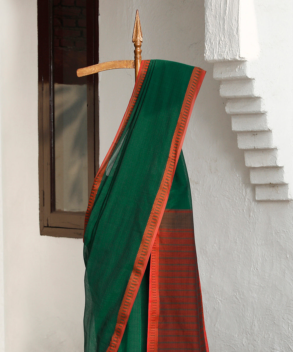 Green_Handloom_Pure_Cotton_Maheshwari_Saree_With_Red_Threadwork_Border_WeaverStory_02