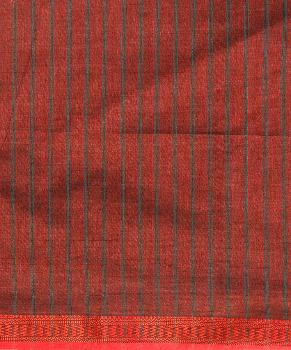 Green_Handloom_Pure_Cotton_Maheshwari_Saree_With_Red_Threadwork_Border_WeaverStory_05