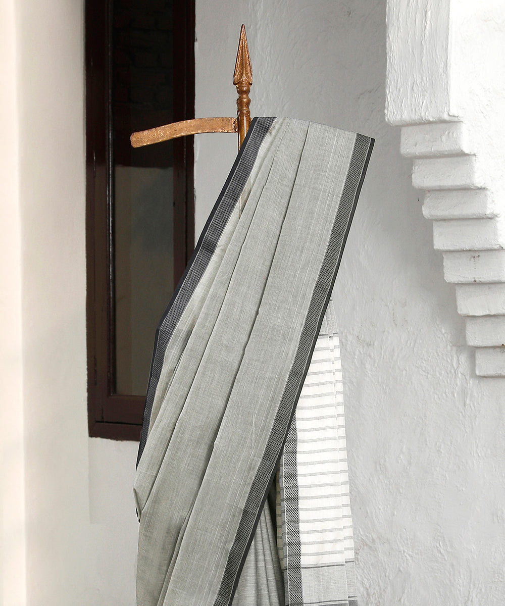 Grey_Cotton_Handloom_Pure_Cotton_Maheshwari_Saree_With_Striped_Palla_WeaverStory_02