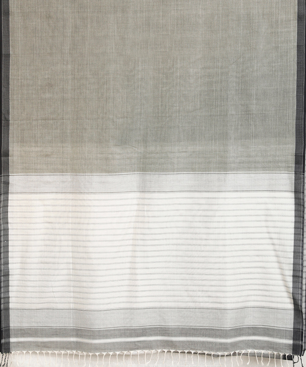 Grey_Cotton_Handloom_Pure_Cotton_Maheshwari_Saree_With_Striped_Palla_WeaverStory_04