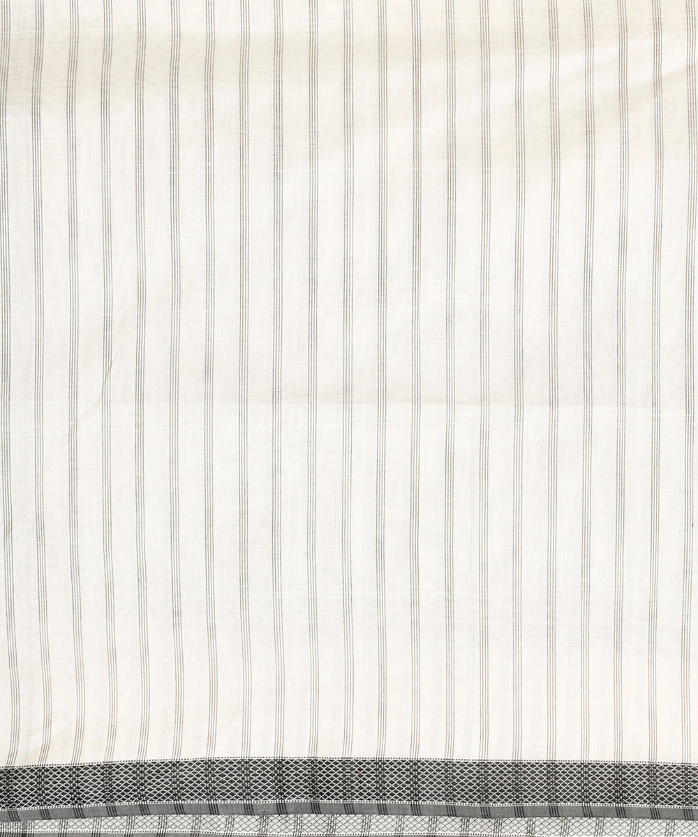 Grey_Cotton_Handloom_Pure_Cotton_Maheshwari_Saree_With_Striped_Palla_WeaverStory_05