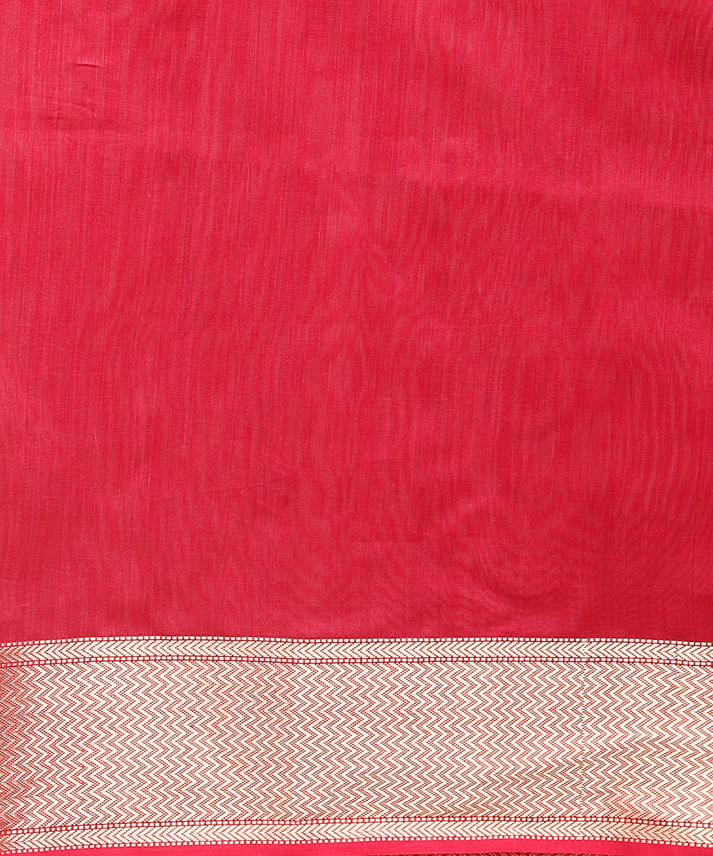 Berry_Pink_Handloom_Pure_Cotton_Maheshwari_Saree_With_Gold_Zari_Booti_And_Gold_Border_WeaverStory_05