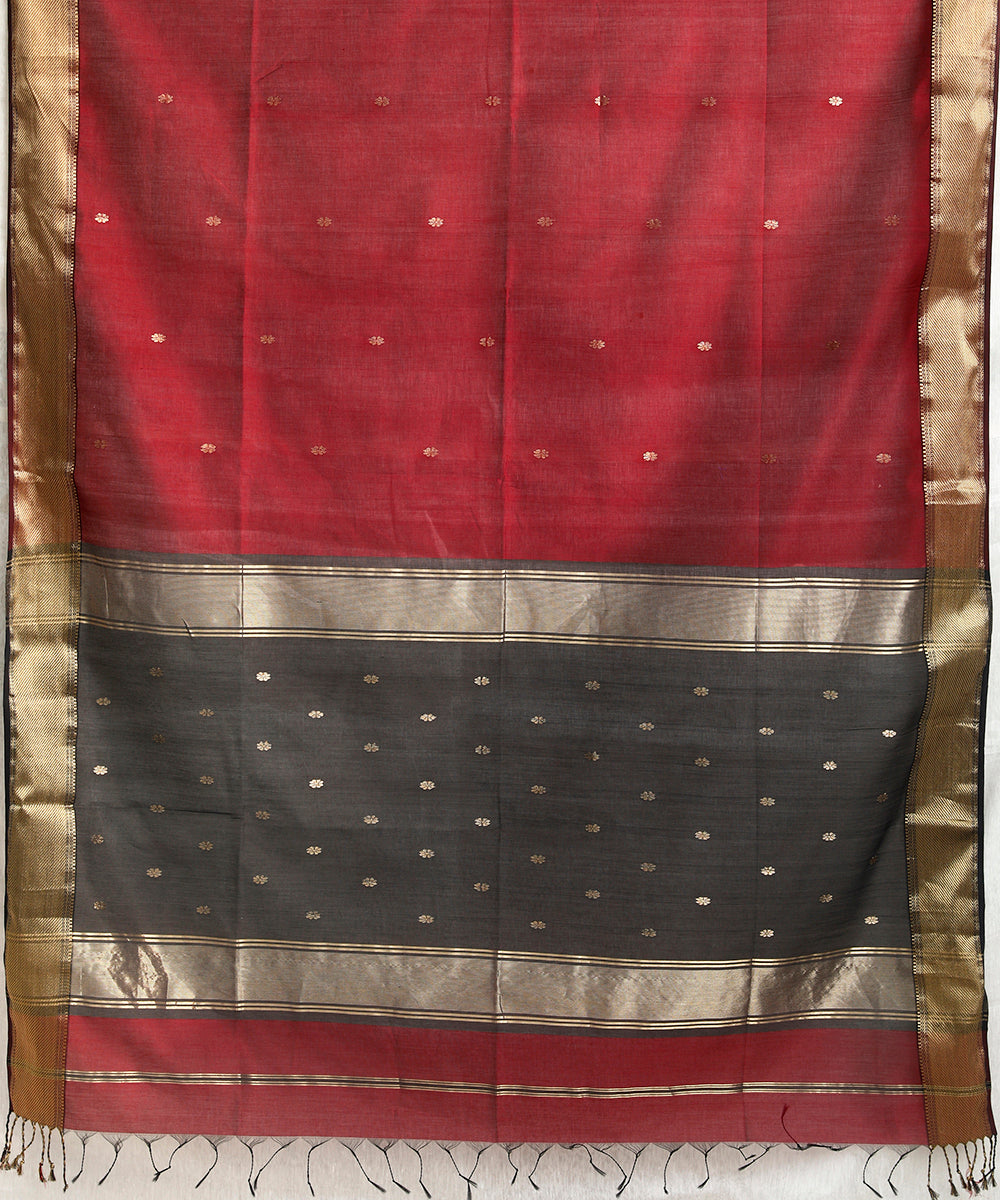 Handloom_Maroon_And_Black_Cotton_Silk_Maheshwari_Saree_With_Zari_Booti_And_Border_WeaverStory_04