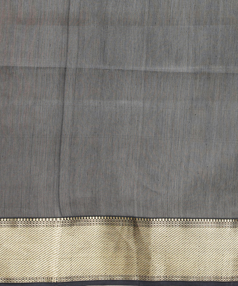 Handloom_Maroon_And_Black_Cotton_Silk_Maheshwari_Saree_With_Zari_Booti_And_Border_WeaverStory_05