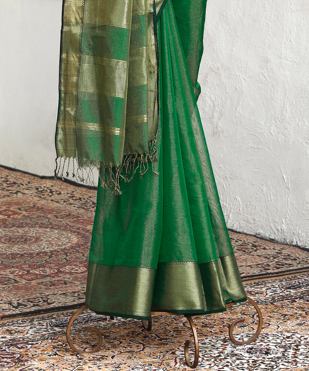 Handloom_Green_And_Gold_Pure_Tissue_Silk_Maheshwari_Saree_WeaverStory_03