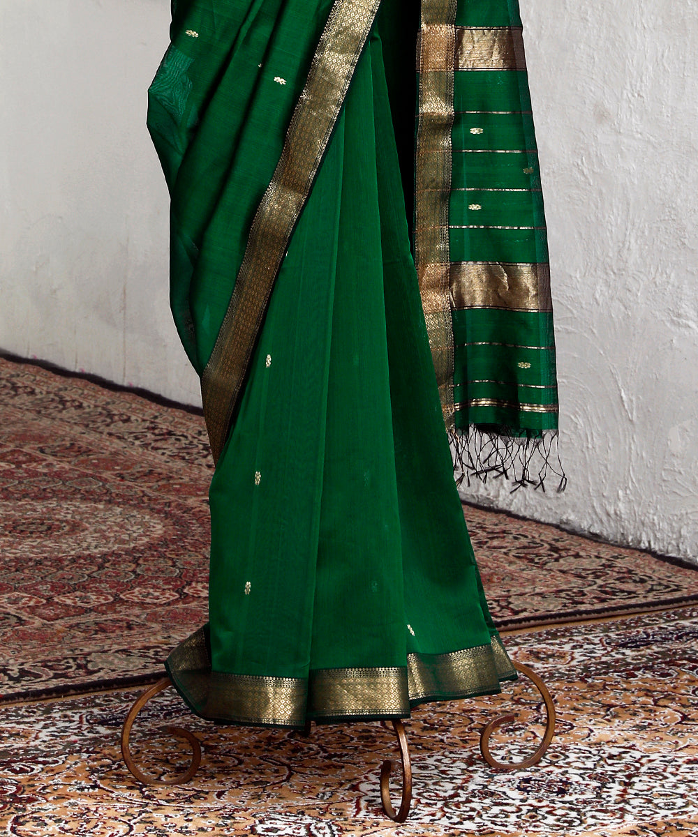 Dark_Green_Handloom_Pure_Cotton_Maheshwari_Saree_With_Gold_Zari_Border_WeaverStory_03