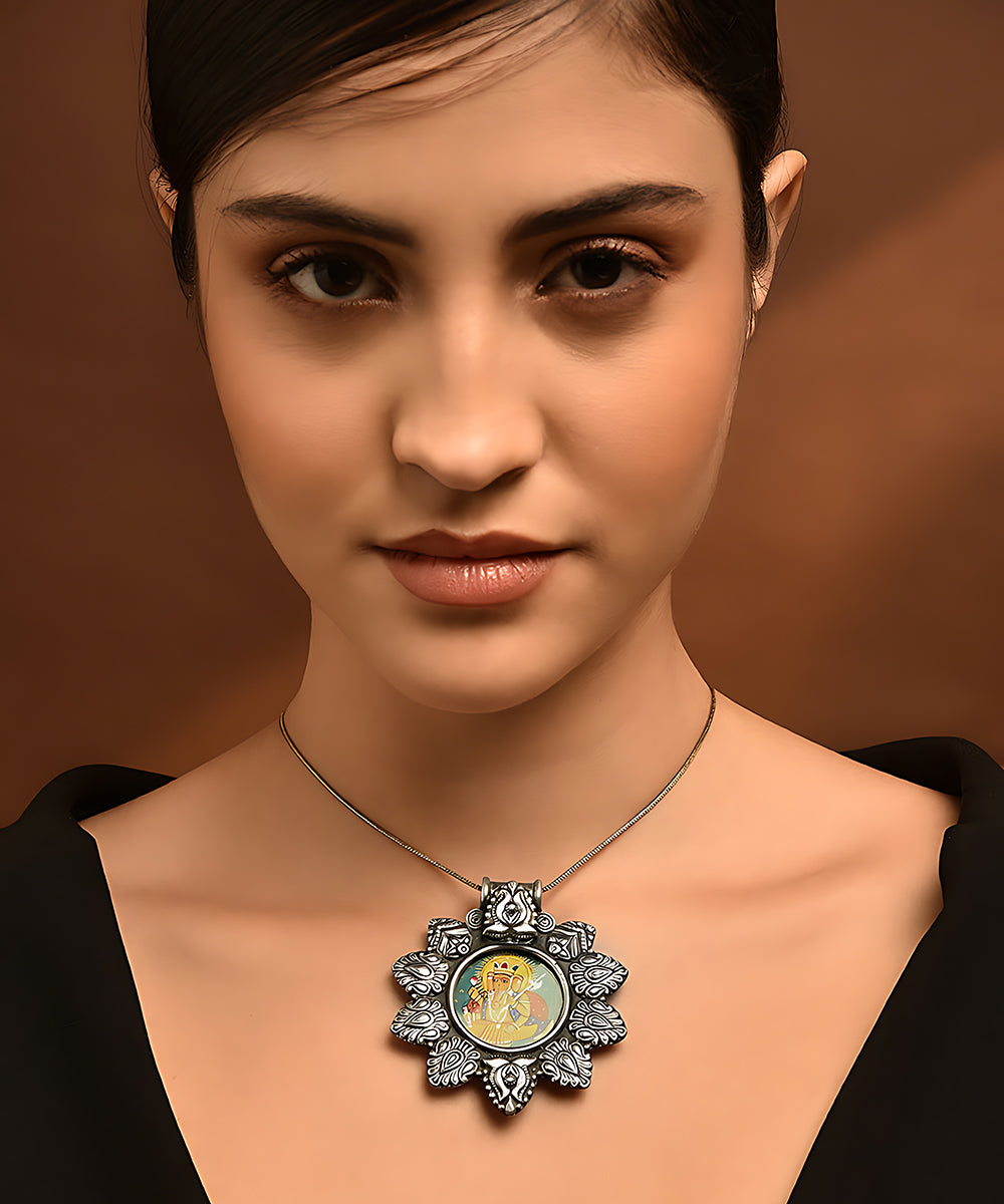 Mrinal_Handcrafted_Pure_Silver_Necklace_With_Ganesh_Design_WeaverStory_03