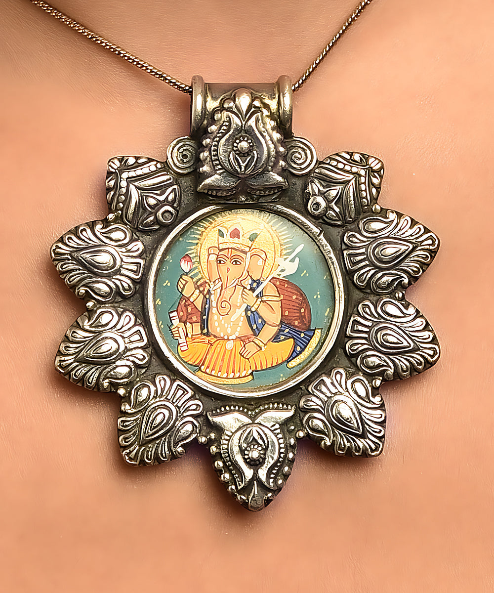 Mrinal_Handcrafted_Pure_Silver_Necklace_With_Ganesh_Design_WeaverStory_02