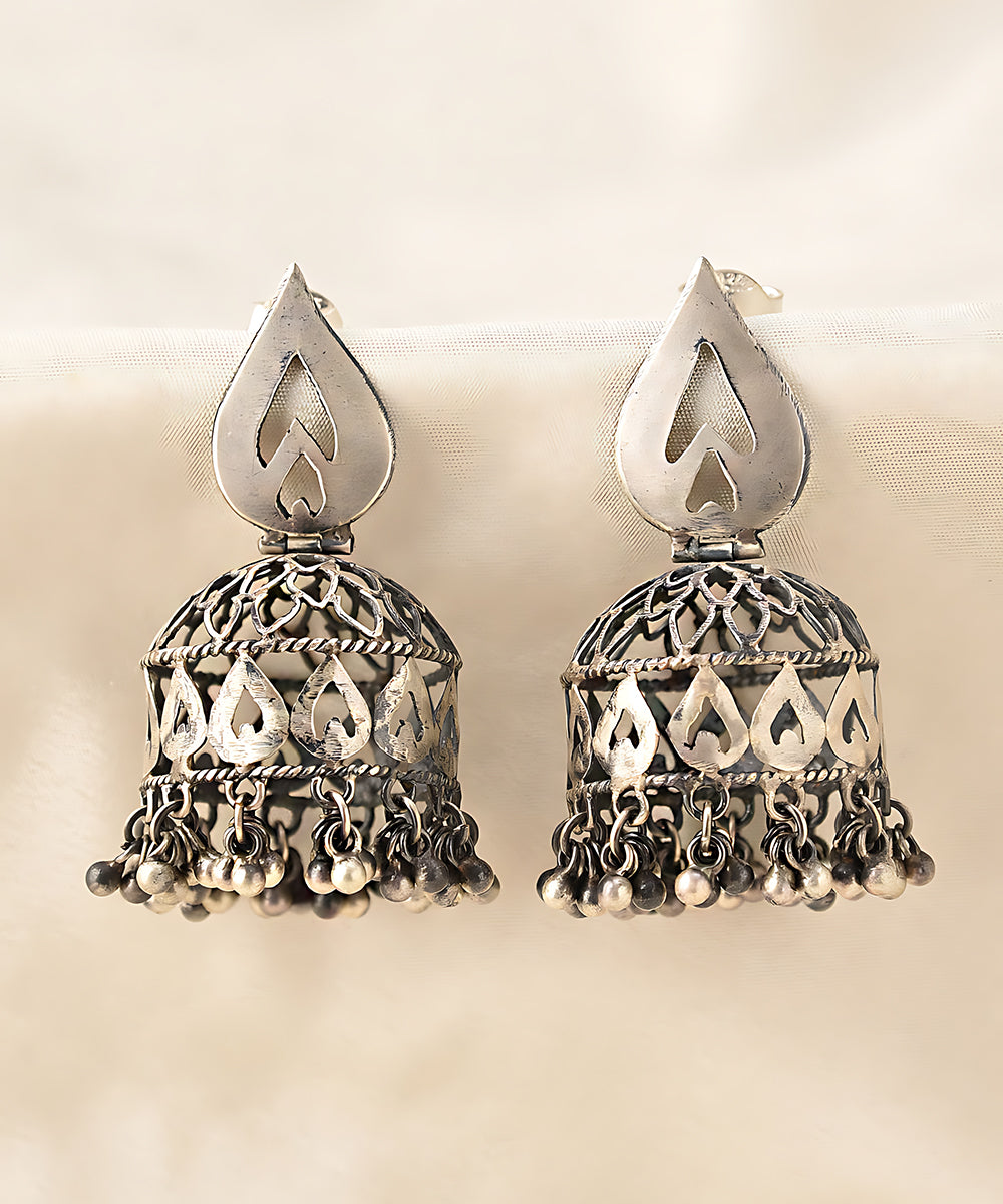 Atreyee_Handcrafted_Pure_Silver_Jhumka_With_Ghungroo_WeaverStory_01
