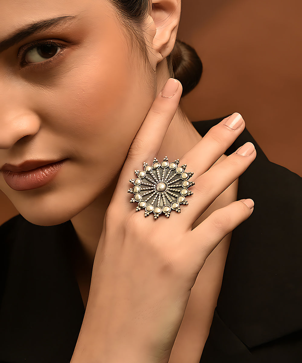 Jude_Handcrafted_Pure_Silver_Big_Ring_WeaverStory_02