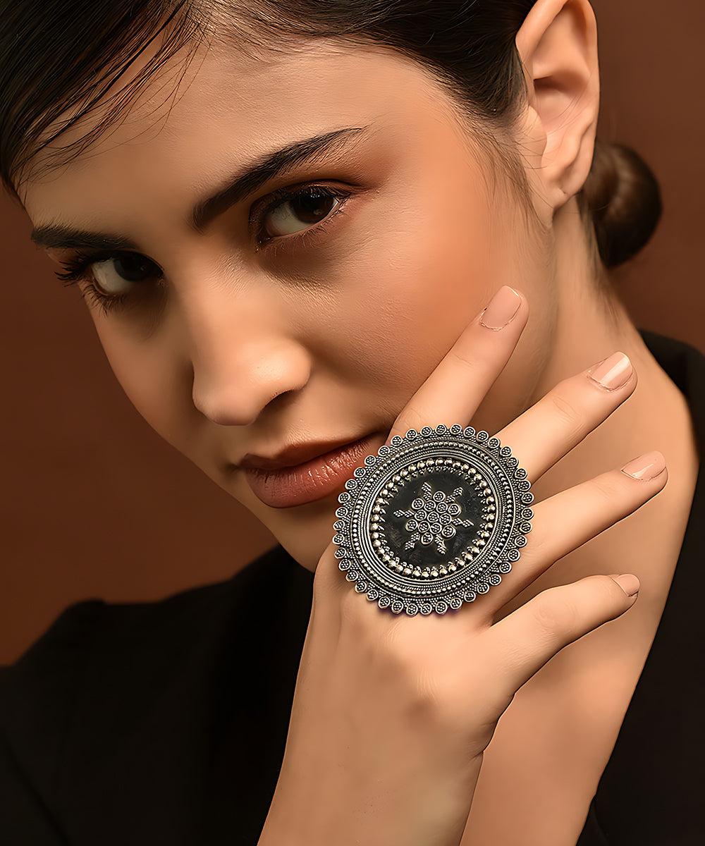 Cyra_Handcrafted_Pure_Silver_Big_Ring_WeaverStory_02