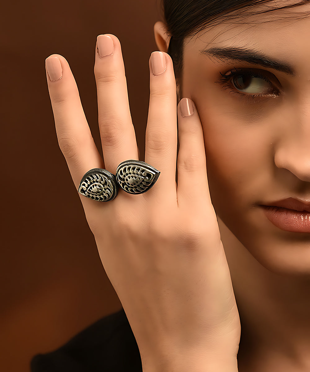 Ezra_Handcrafted_Pure_Silver_Ring_With_Dual_Leaf_Motif_WeaverStory_02