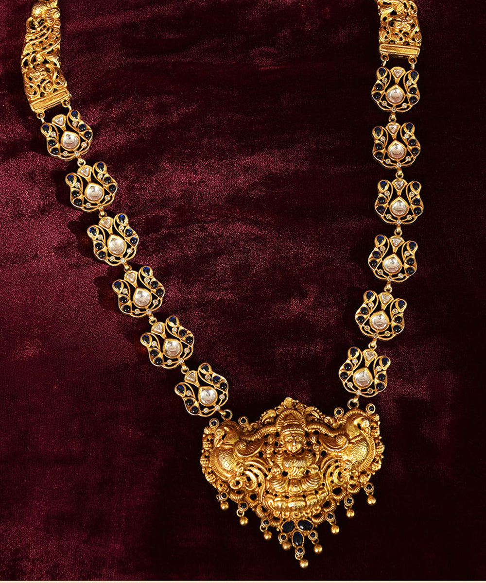 Suvo_Handcrafted_Pure_Silver_Necklace_With_Laxmi_Pendant_WeaverStory_02