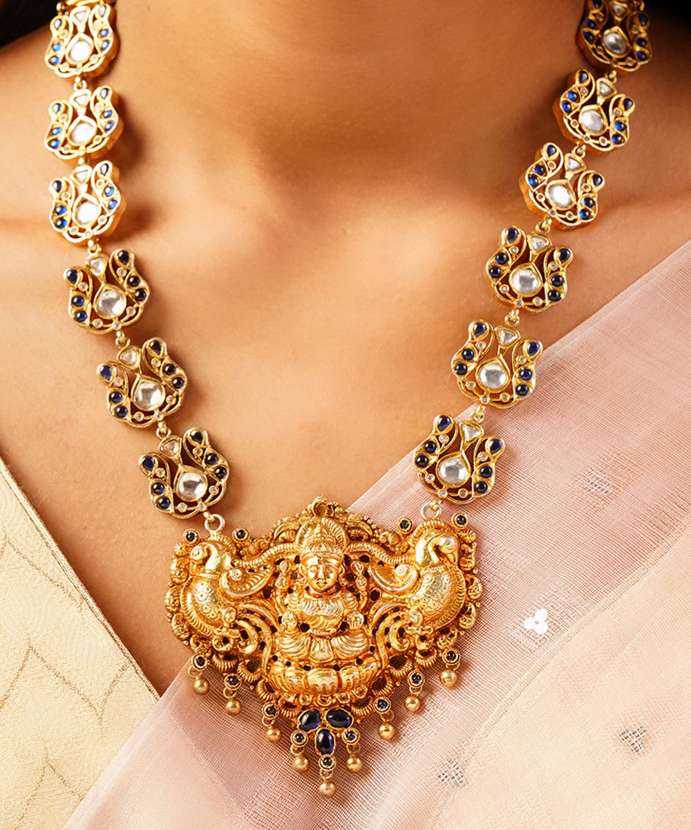 Suvo_Handcrafted_Pure_Silver_Necklace_With_Laxmi_Pendant_WeaverStory_03
