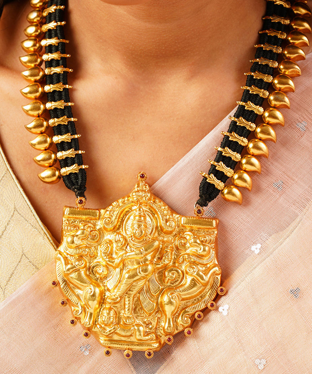 Gopali_Handcrafted_Pure_Silver_Necklace_WeaverStory_03