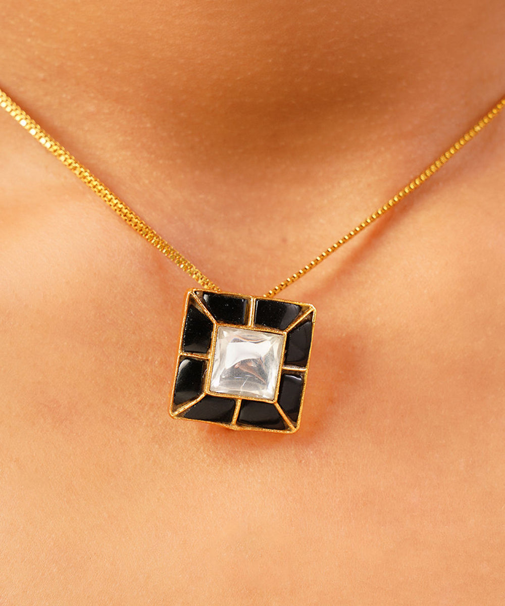 Tarashi_Black_Handcrafted_Pure_Silver_Necklace_Set_With_Kundan_WeaverStory_02