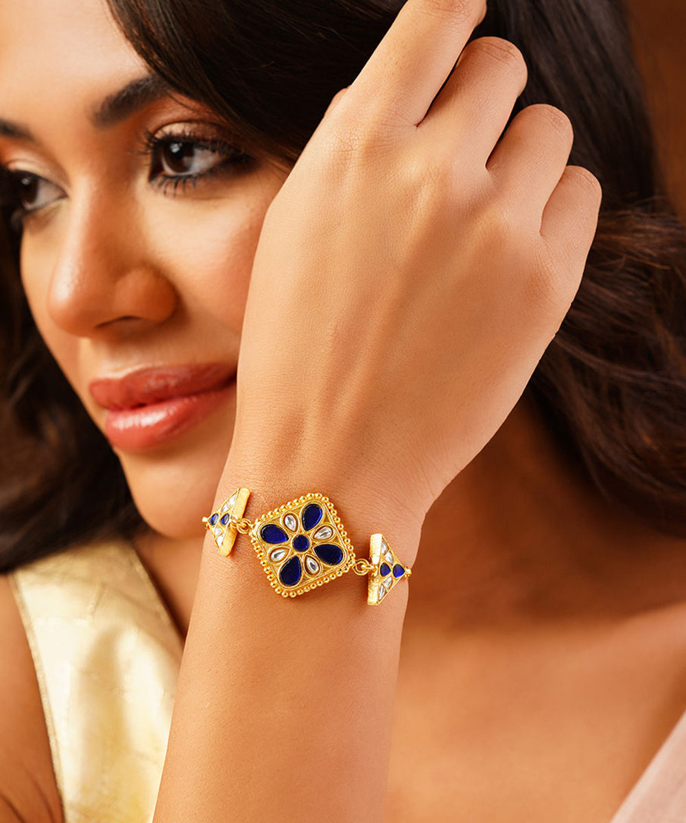 Runu_Handcrafted_Pure_Silver_Bracelet_With_Kundan_WeaverStory_01