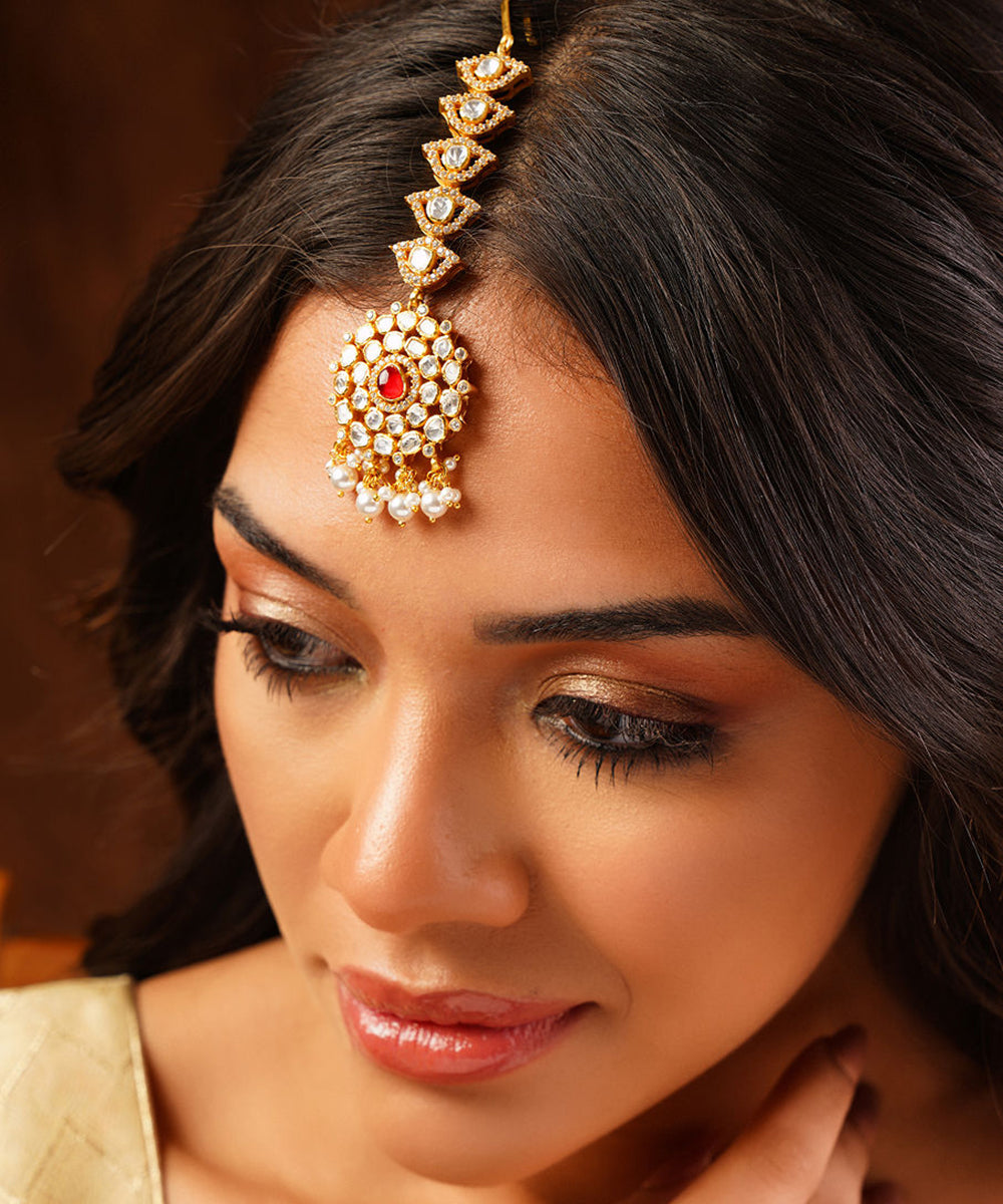 Pakshaj_Handcrafted_Pure_Silver_Maangtika_With_Kundan_And_Moissanite_Polki_WeaverStory_01