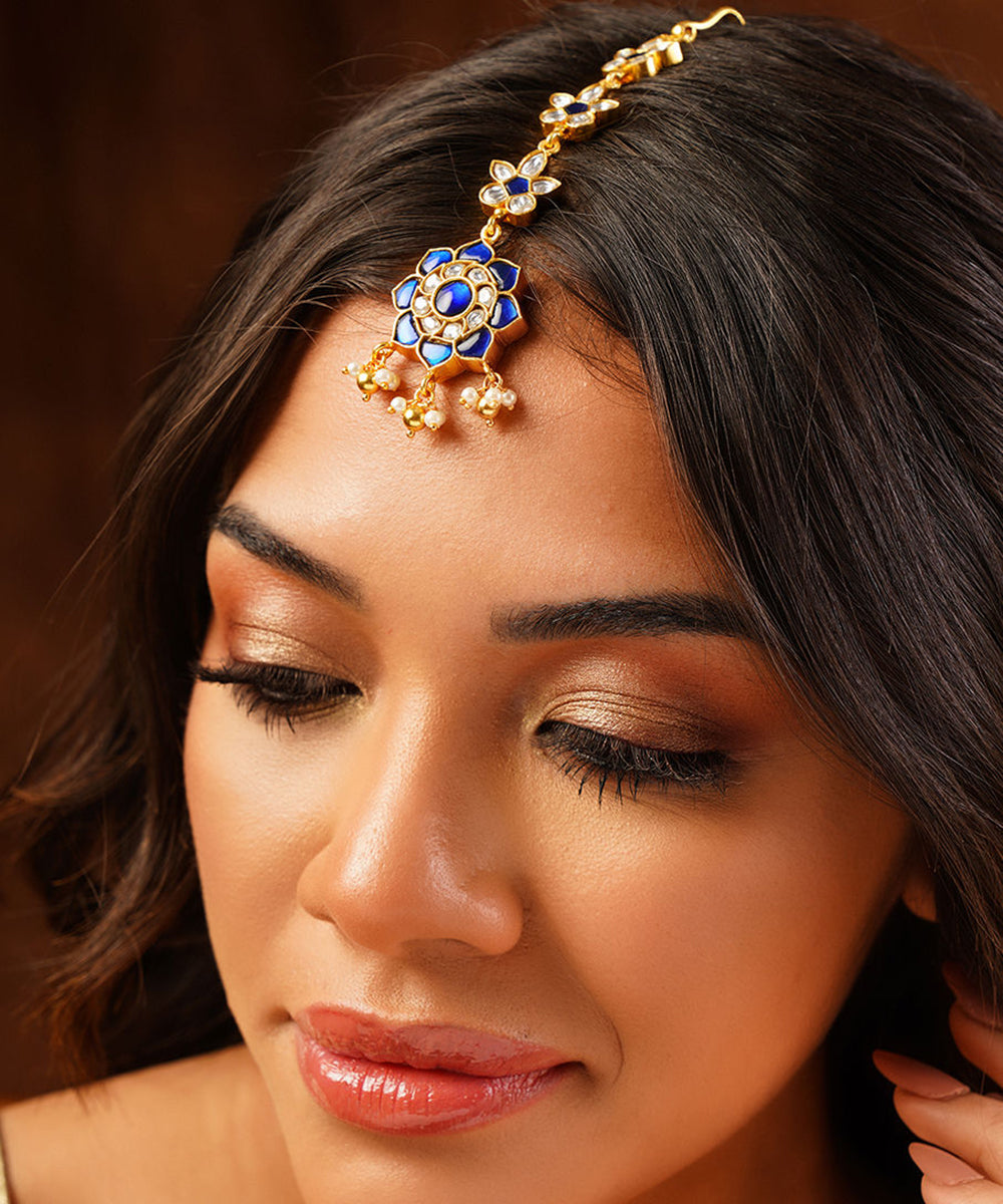Swapan_Handcrafted_Pure_Silver_Maangtika_With_Kundan_WeaverStory_01