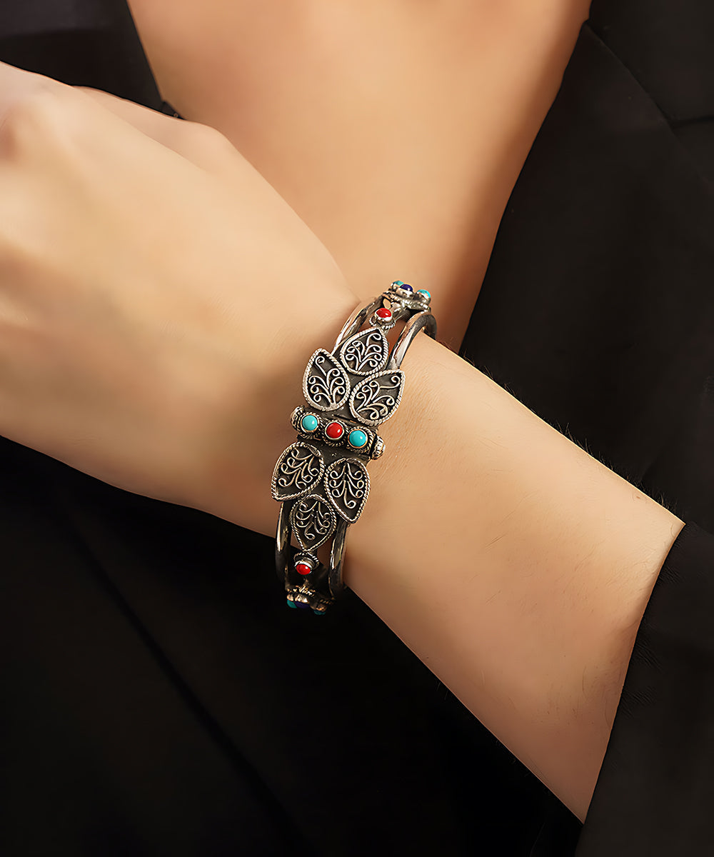 Refa_Handcrafted_Pure_Silver_Bangle_With_Turquoise_Stone_WeaverStory_03