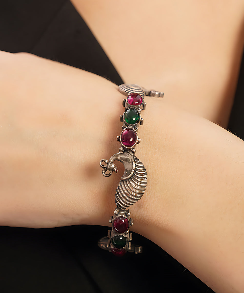 Sakina_Handcrafted_Pure_Silver_Bangle_With_Kempstone_WeaverStory_03