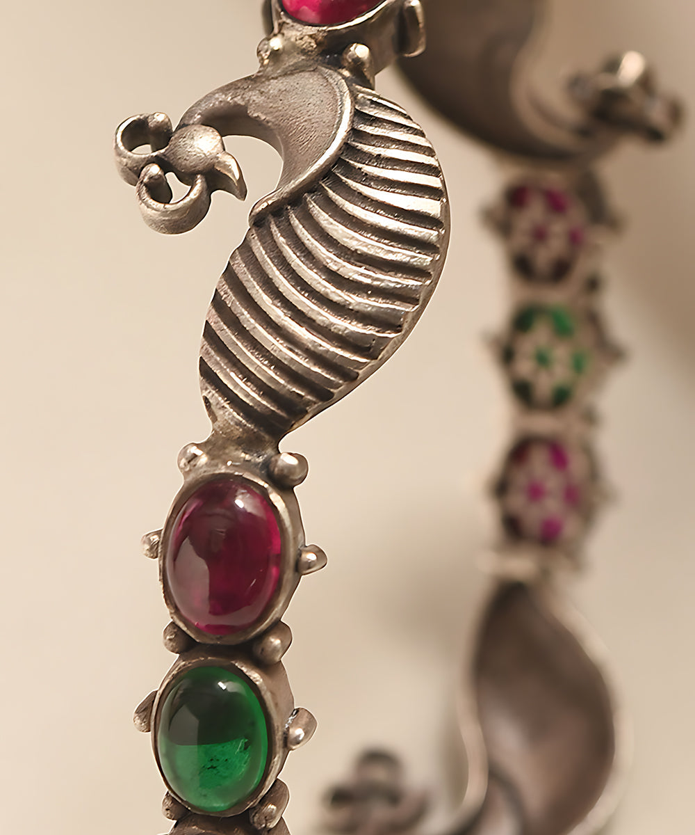 Sakina_Handcrafted_Pure_Silver_Bangle_With_Kempstone_WeaverStory_02