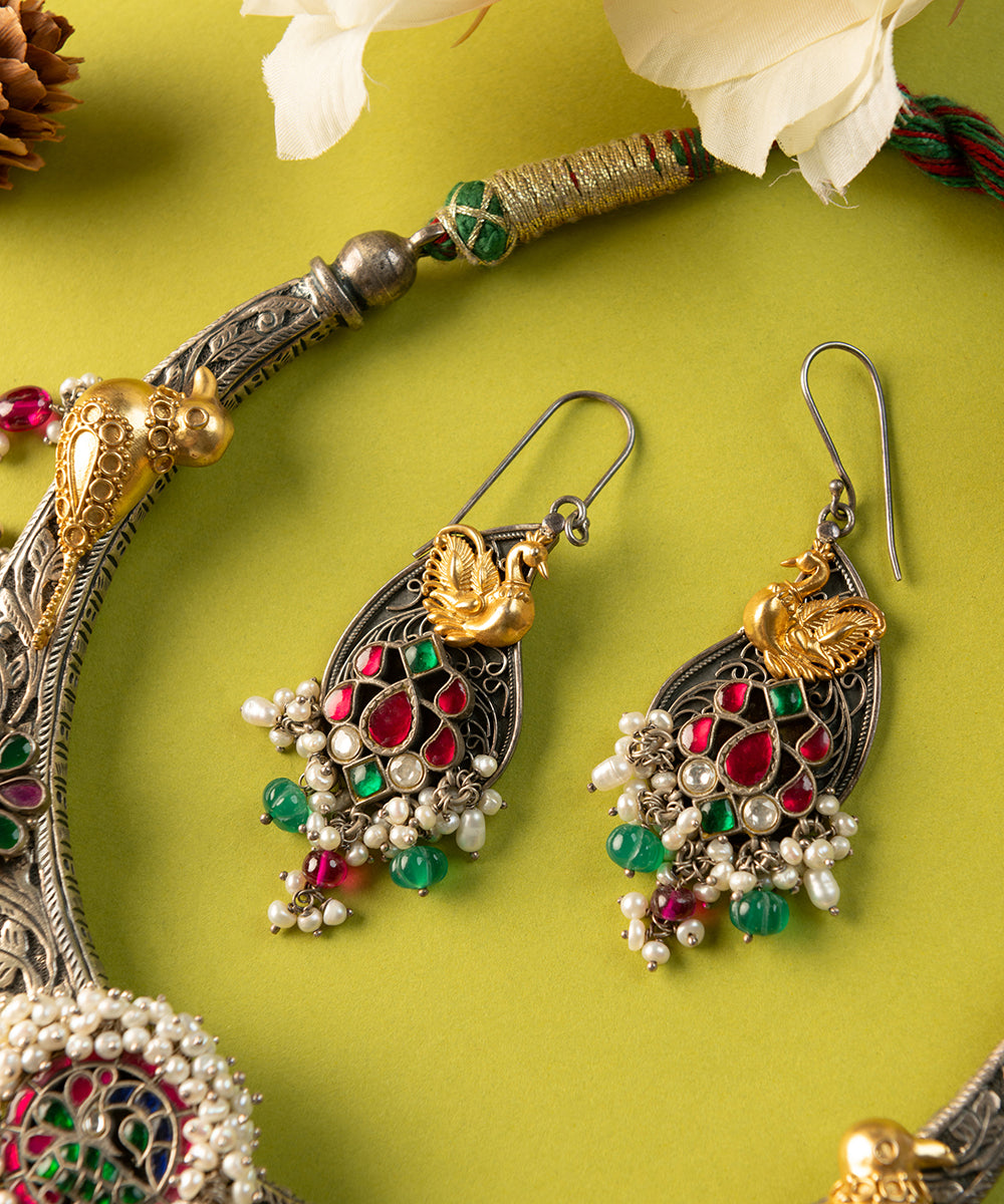 Akpan_Handcrafted_Oxidised_Pure_Silver_Necklace_Set_With_Kundan_And_Pearls_WeaverStory_02