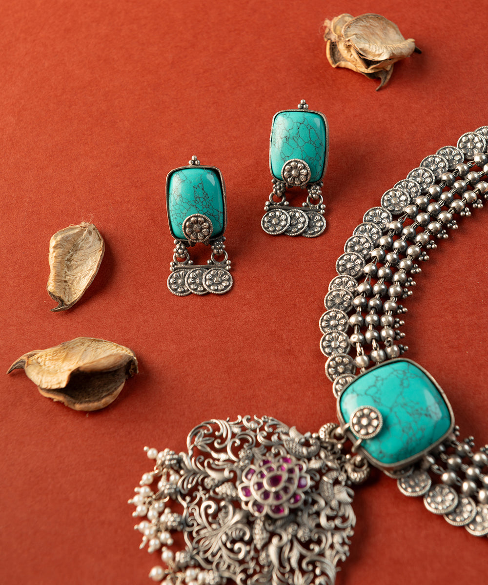Jatan_Handcrafted_Oxidised_Pure_Silver_Turquoise_Necklace_Set_With_Kempstones_And_Pearls_WeaverStory_02
