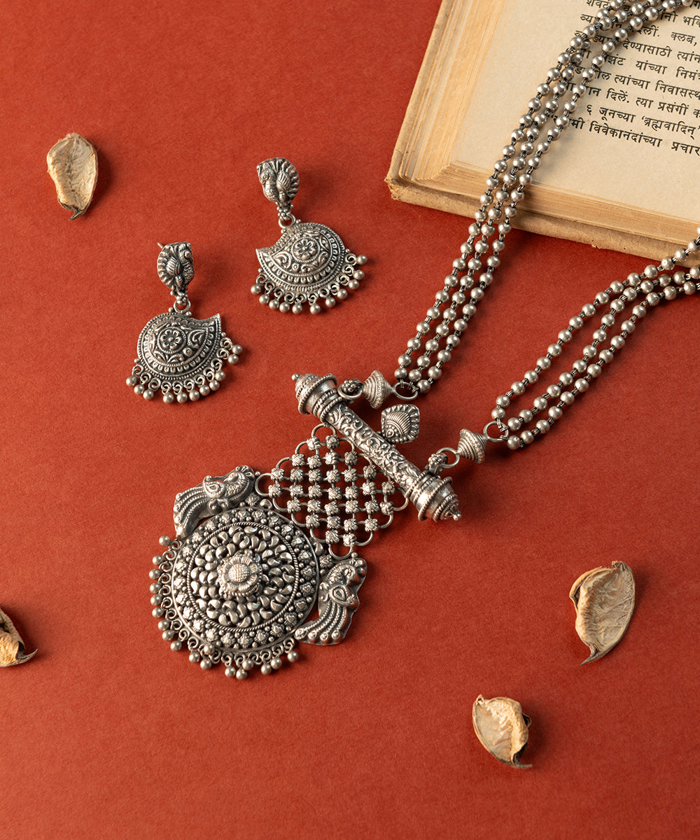 Mounish_Handcrafted_Oxidised_Pure_Silver_Necklace_Set_With_Pearl_Tassels_WeaverStory_01