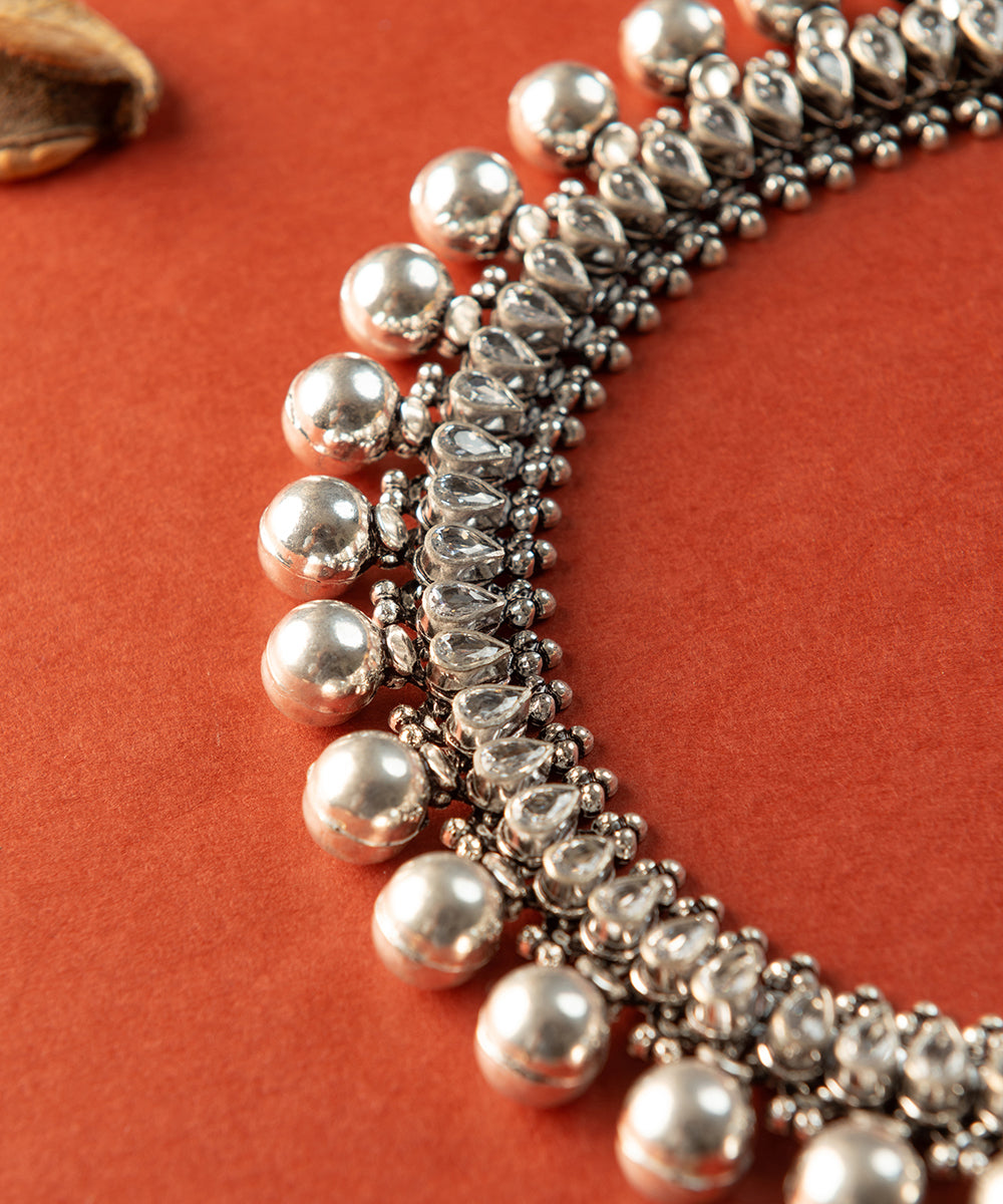 Nevaan_Handcrafted_Oxidised_Pure_Silver_Necklace_WeaverStory_02