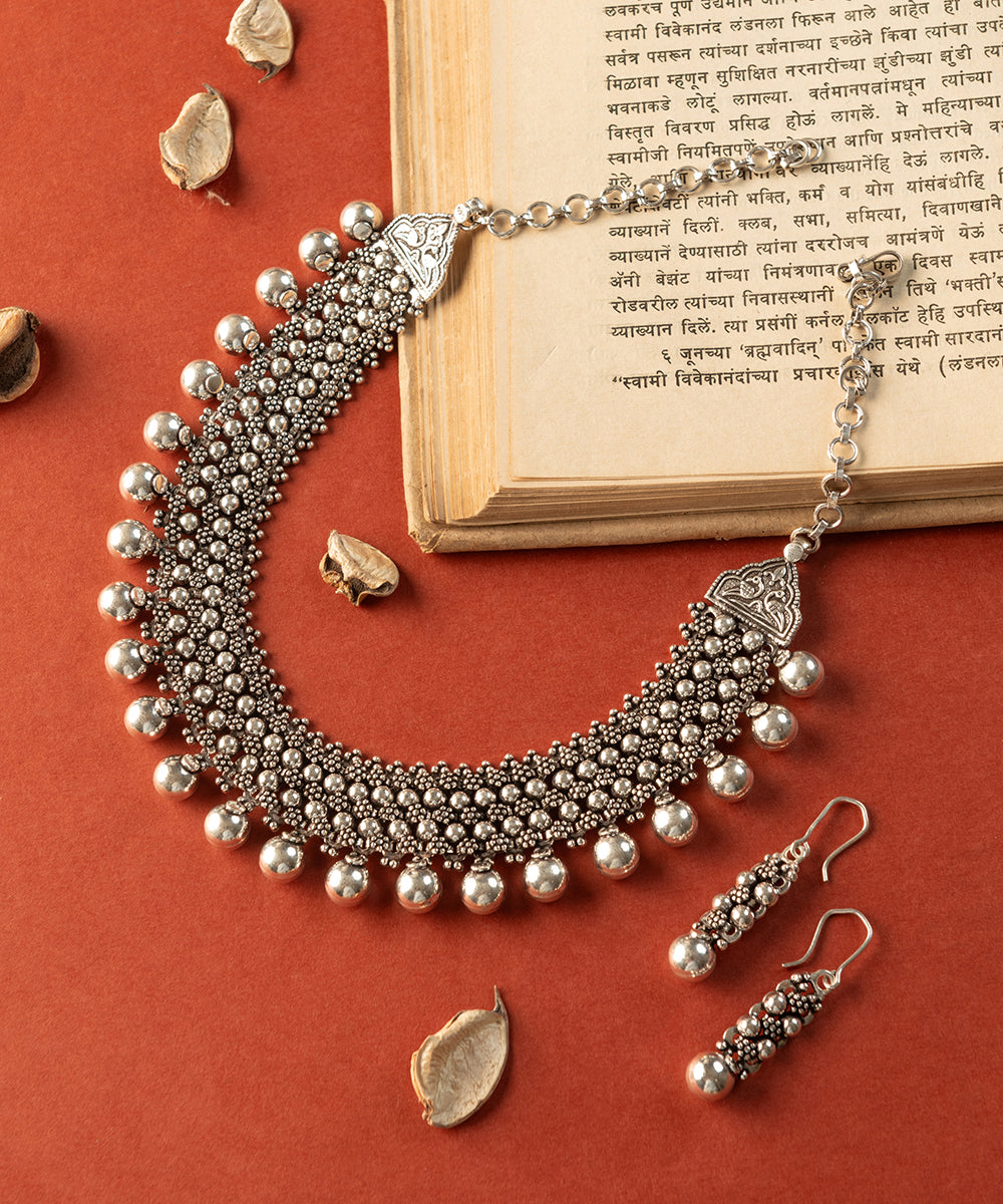 Nayanika_Handcrafted_Oxidised_Pure_Silver_Necklace_Set_WeaverStory_01