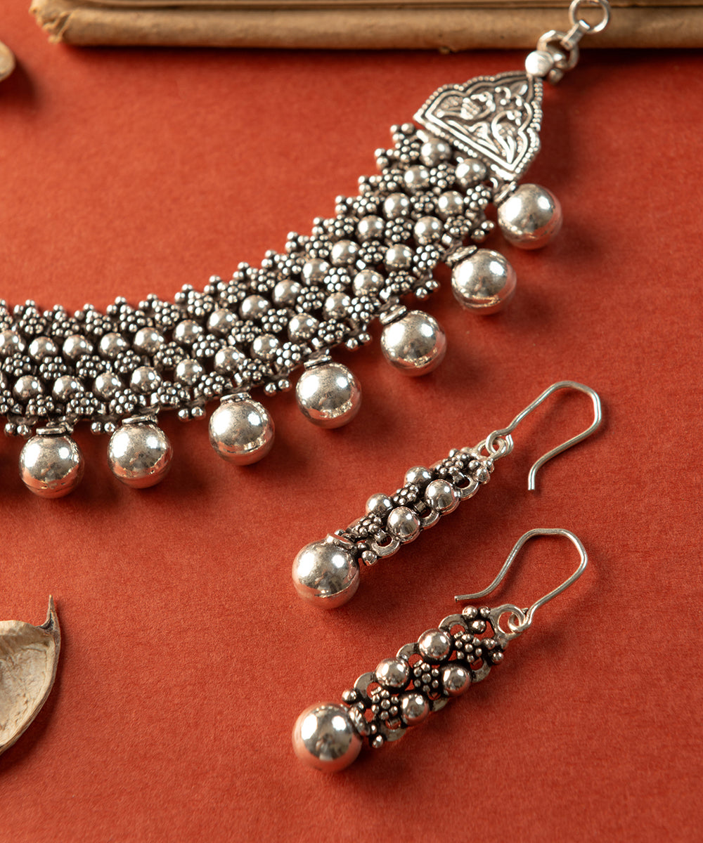 Nayanika_Handcrafted_Oxidised_Pure_Silver_Necklace_Set_WeaverStory_02