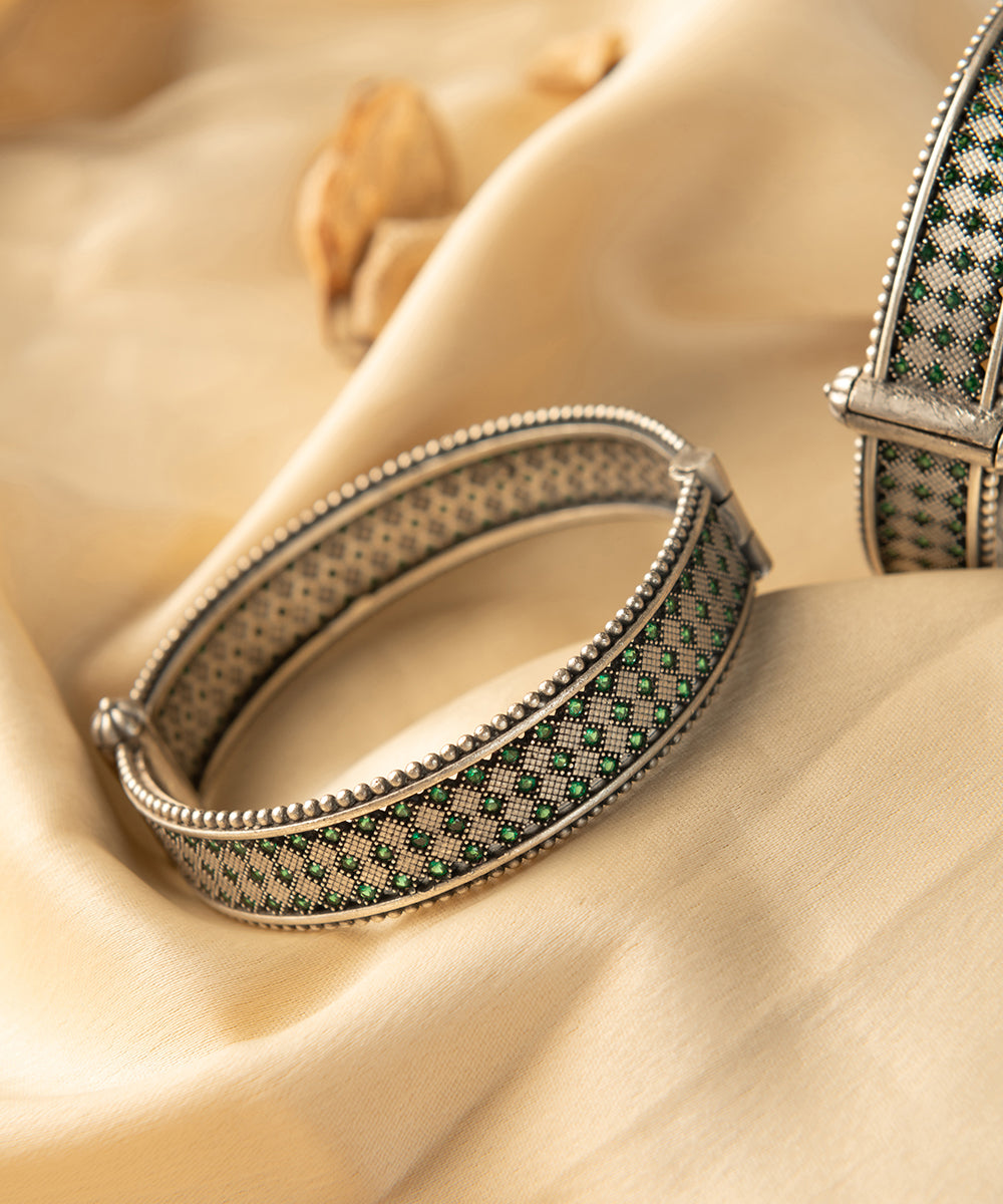 Rimi_Handcrafted_Oxidised_Pure_Silver_Bangles_With_Kempstones_WeaverStory_02