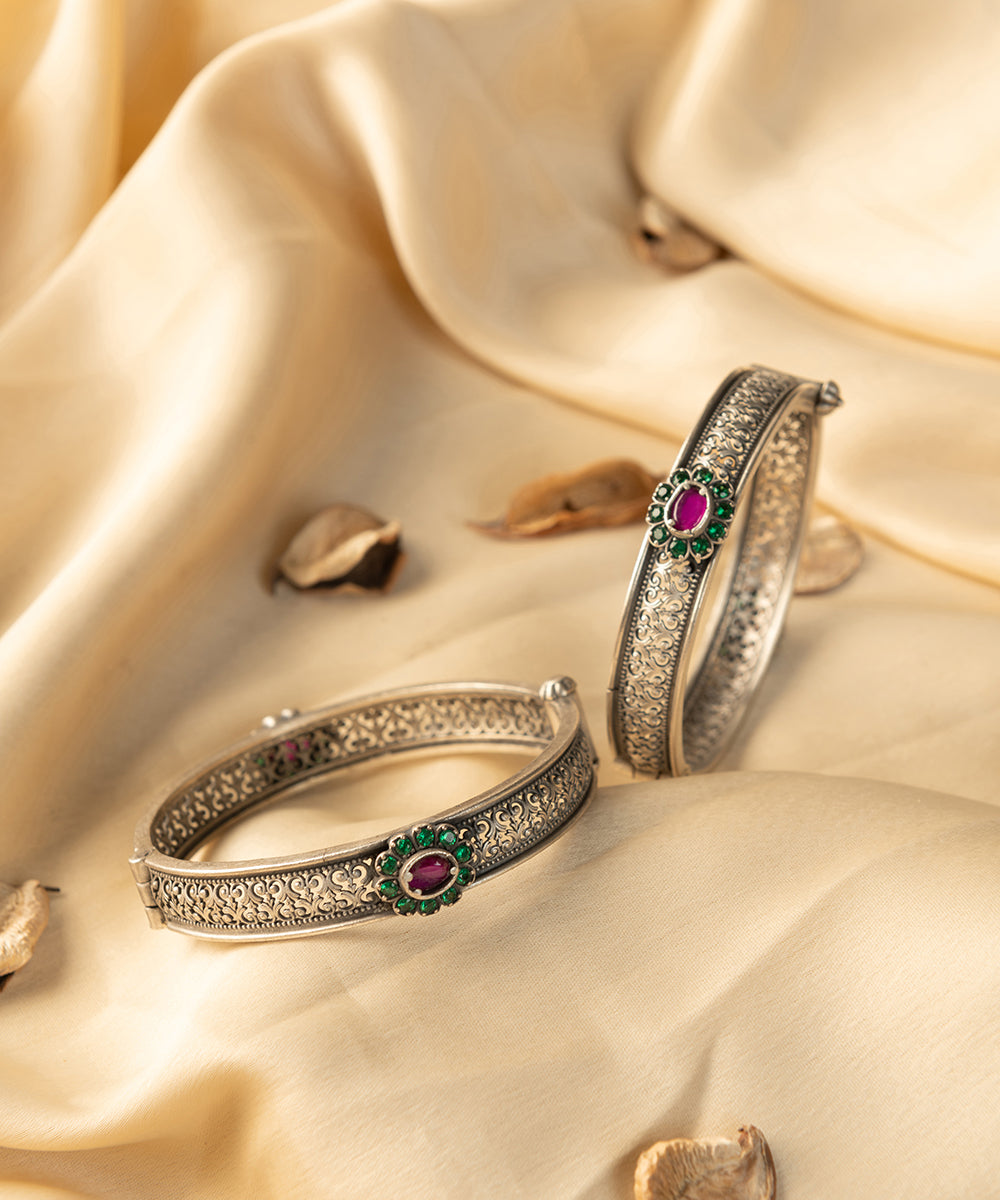 Nish_Handcrafted_Oxidised_Pure_Silver_Bangles_With_Kempstones_WeaverStory_01