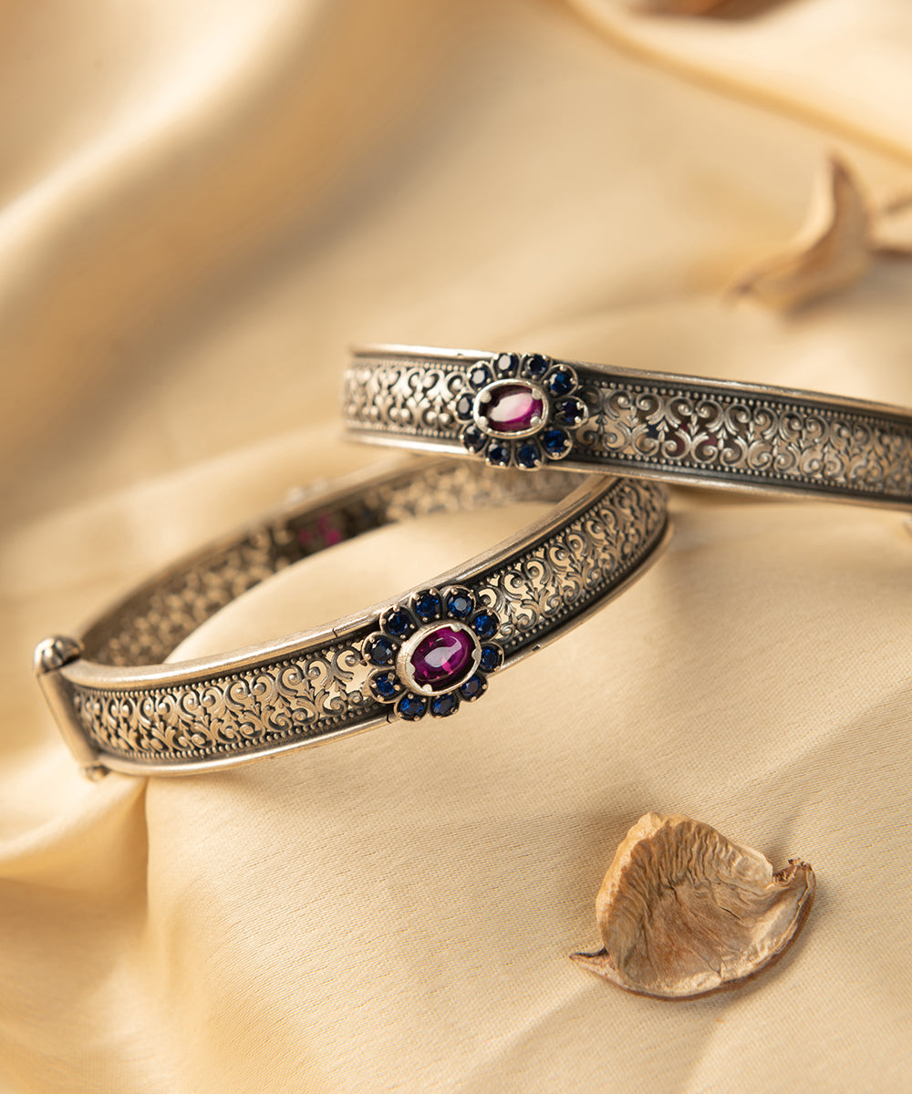 Aarchi_Handcrafted_Oxidised_Pure_Silver_Bangles_With_Kempstones_WeaverStory_02