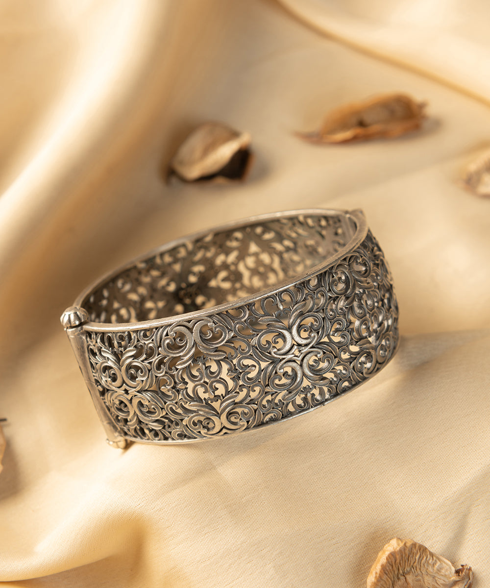 Abesh_Handcrafted_Oxidised_Pure_Silver_Bangles_WeaverStory_02