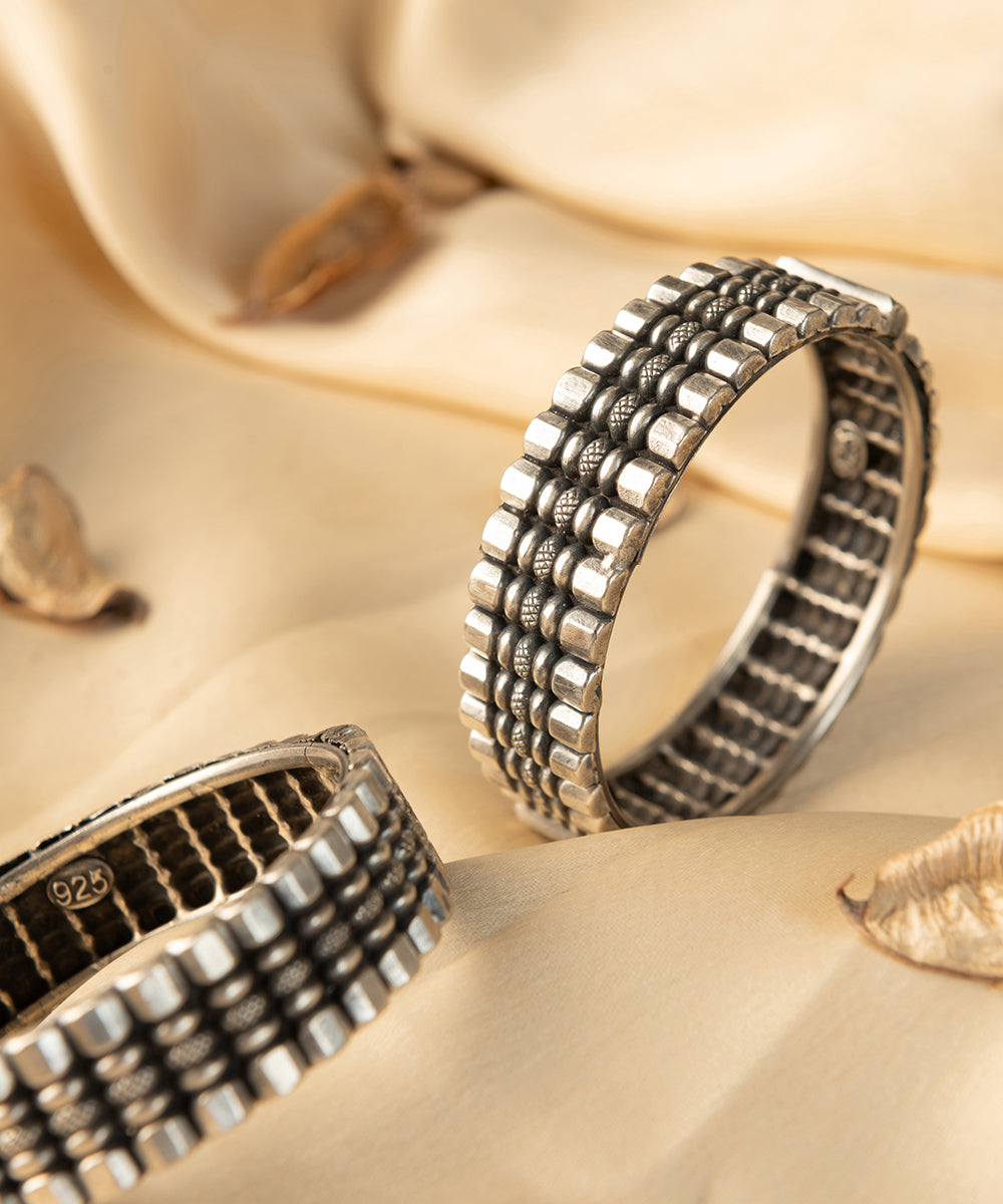 Sananda_Handcrafted_Oxidised_Pure_Silver_Bangles_WeaverStory_02