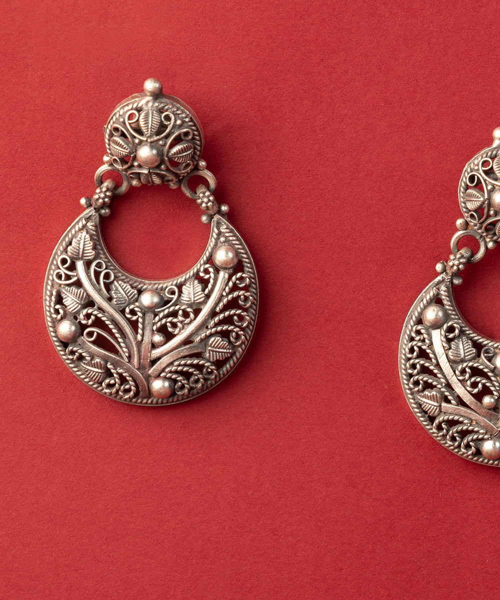 Gaurita_Handcrafted_Oxidised_Pure_Silver_Earrings_WeaverStory_02