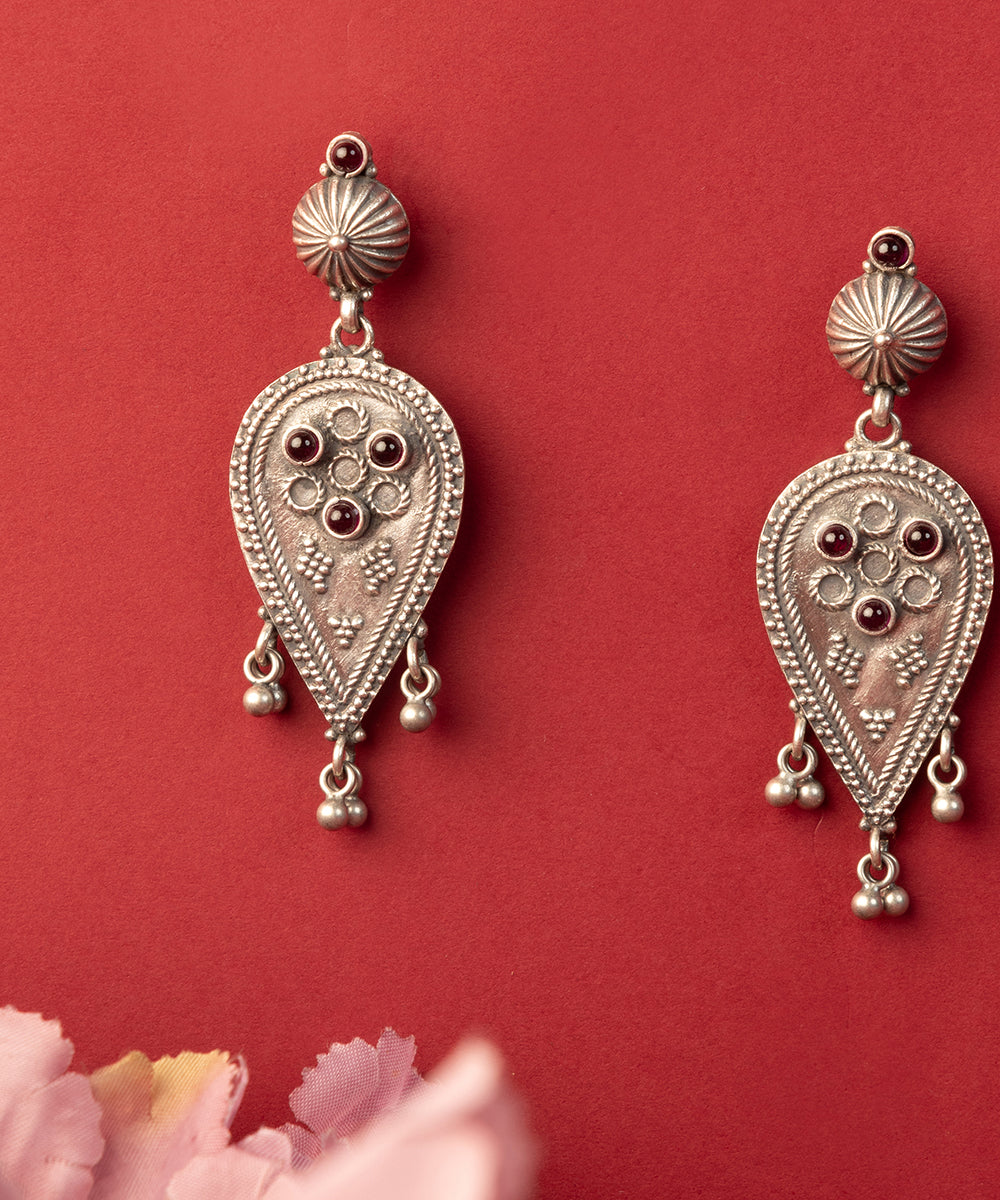 Tanhi_Handcrafted_Oxidised_Pure_Silver_Earrings_With_Kempstones_WeaverStory_02