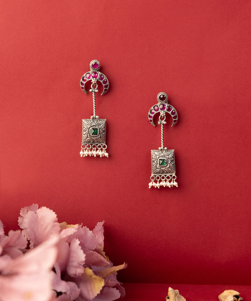 Aaoka_Handcrafted_Oxidised_Pure_Silver_Earrings_With_Kemstones_And_Pearls_WeaverStory_01