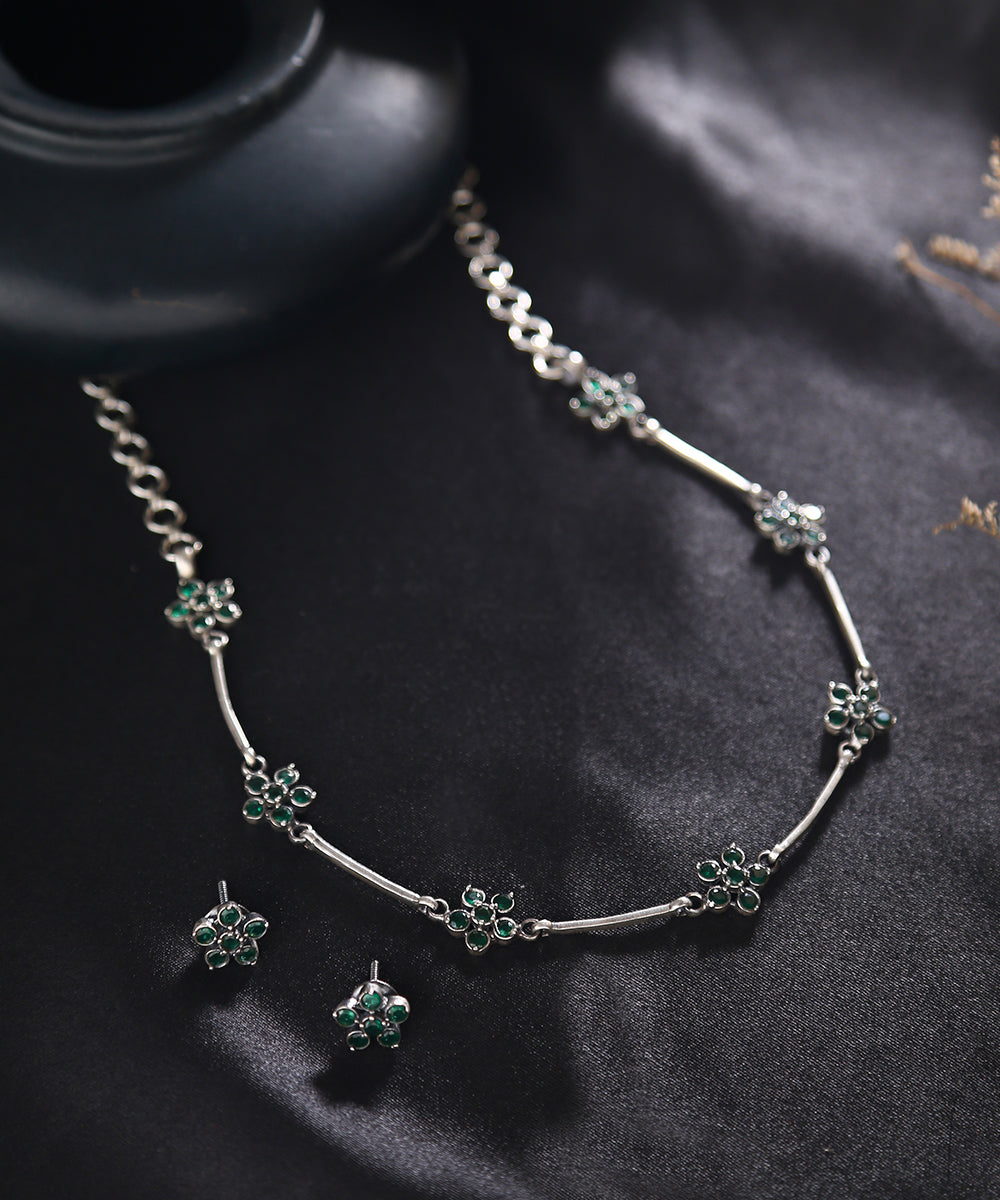 Aiza_Handcrafted_Oxidised_Necklace_Set_In_Pure_Silver_WeaverStory_02