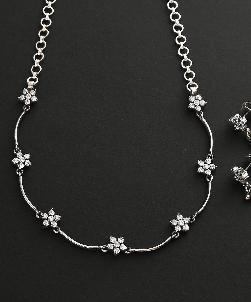 Chaand_Kundan_Necklace_Set_Handcrafted_Oxidised_In_Pure_Silver_WeaverStory_03