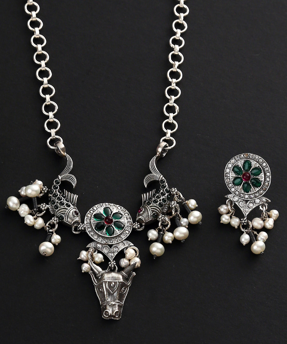 Sobia_Handcrafted_Oxidised_Pure_Silver_Kundan_Necklace_Set_WeaverStory_03
