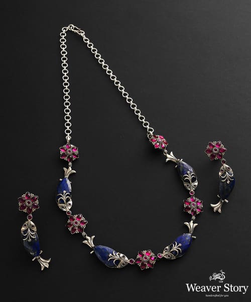 Aadya_Handcrafted_Oxidised_Pure_Silver_Dual_Fish_Kundan_Hasli_Set_WeaverStory_02