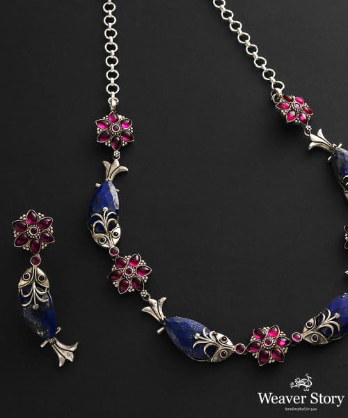 Aadya_Handcrafted_Oxidised_Pure_Silver_Dual_Fish_Kundan_Hasli_Set_WeaverStory_03